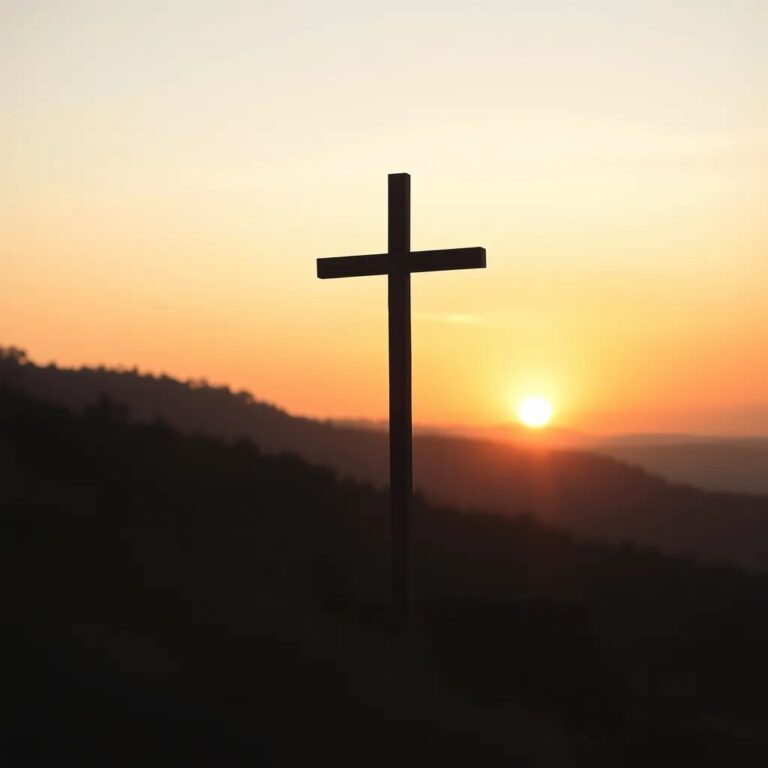 Une croix en bois sur une colline au coucher du soleil
